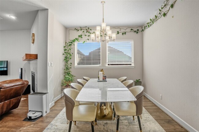 Building Photo - 4301 Meadow Hawk Dr