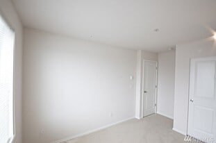Building Photo - 15720 Manor Way