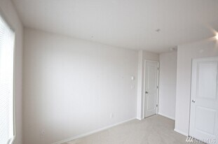 Building Photo - 15720 Manor Way