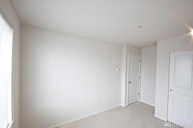 Building Photo - 15720 Manor Way