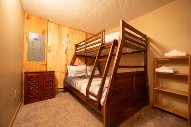 Building Photo - 135 Snowood Dr