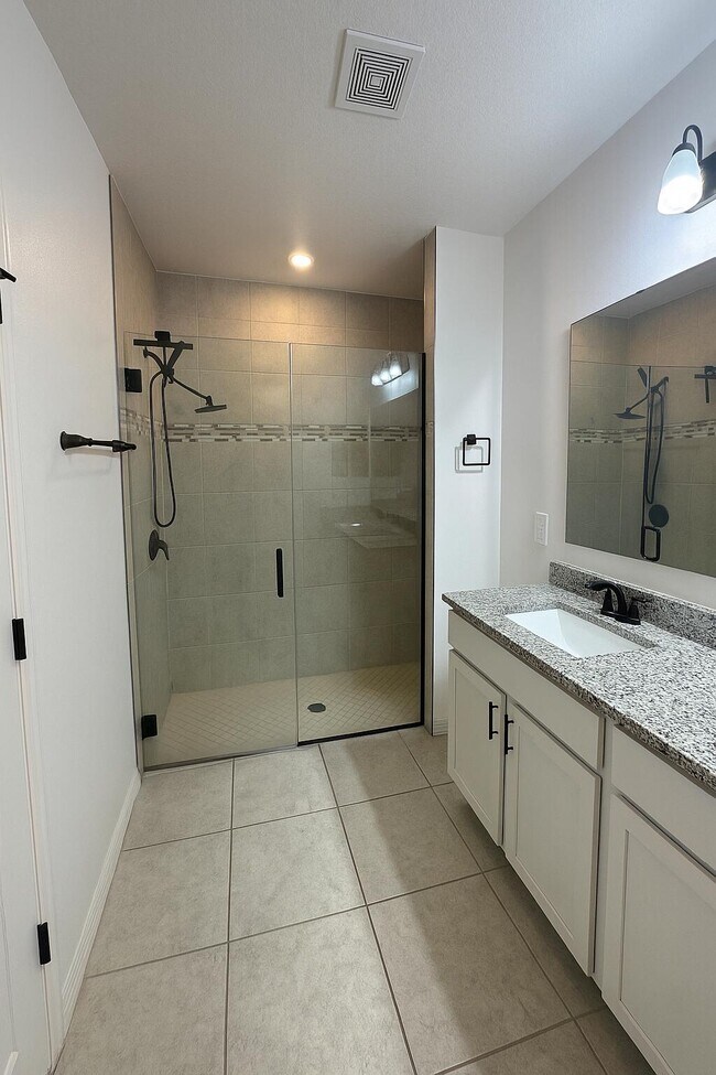 Building Photo - 1963 SW Import Dr