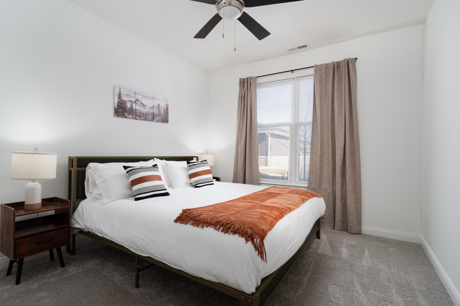 Building Photo - 5861 Royal Ln