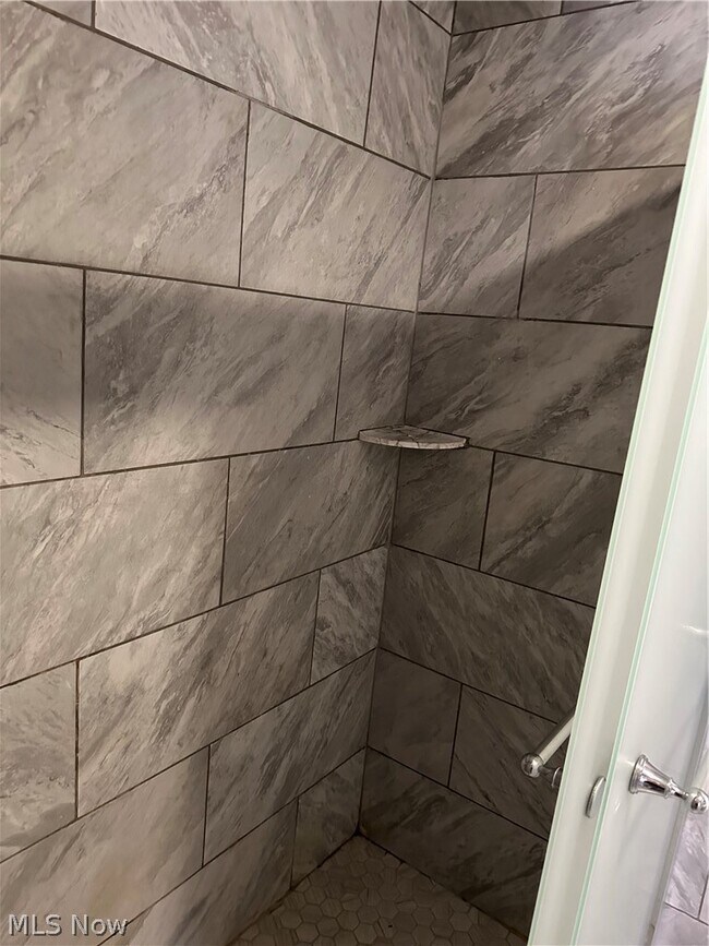 Building Photo - 1418 Wyandotte Ave