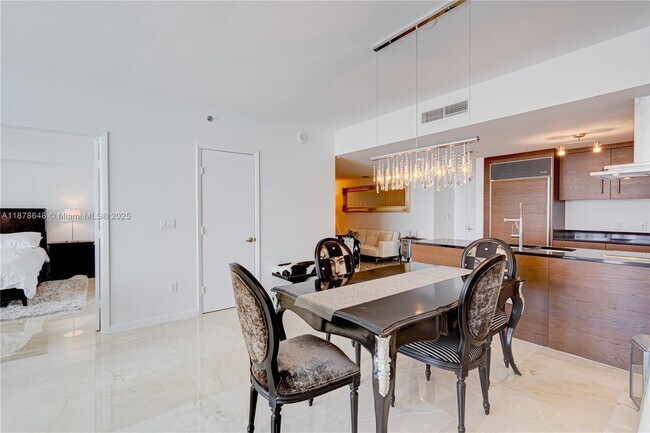 Building Photo - 495 Brickell Ave