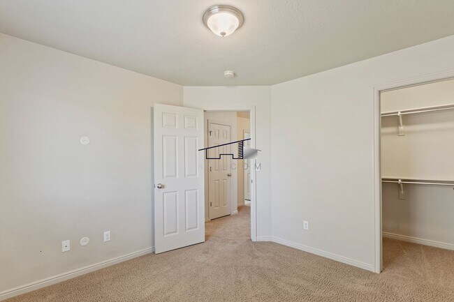 Building Photo - Great Centerville 3 Bedroom 2 Bathroom Home!