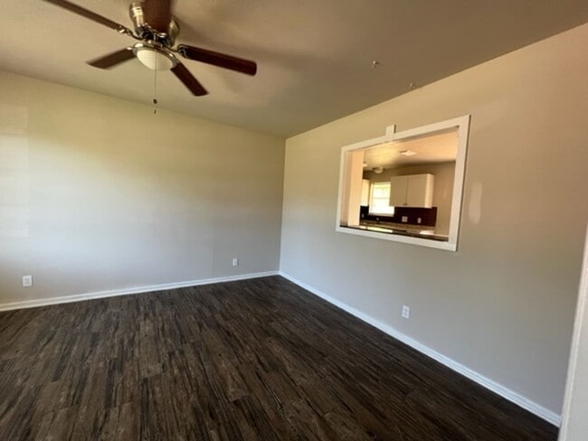 Building Photo - 2333 Marsalis Dr