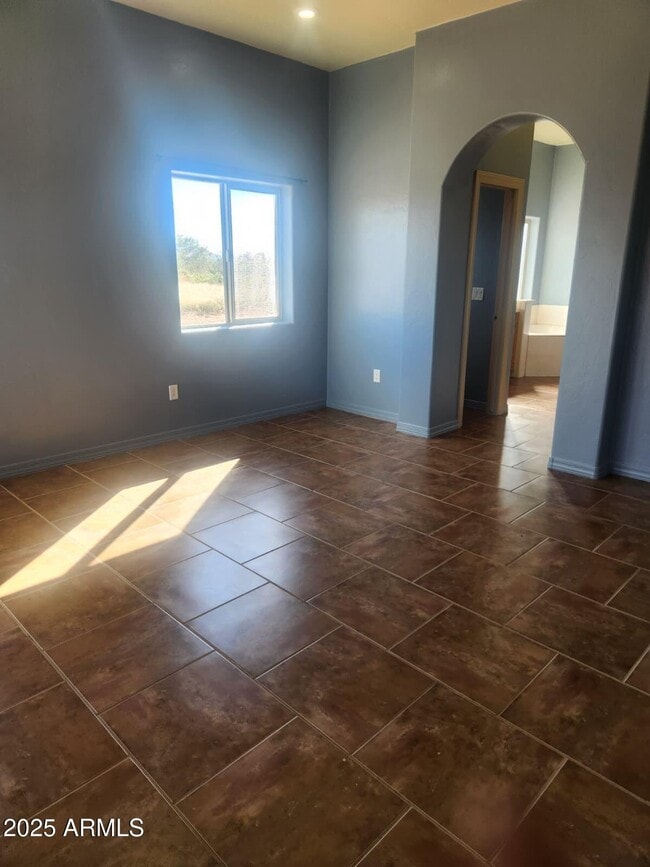 Building Photo - 1766 E Golf Course Rd