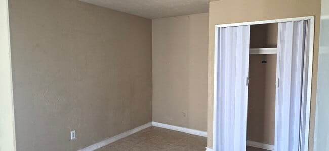 Building Photo - 5620 Hollow Pines Dr