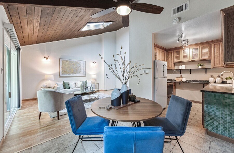 Building Photo - 2724 Oak Rd