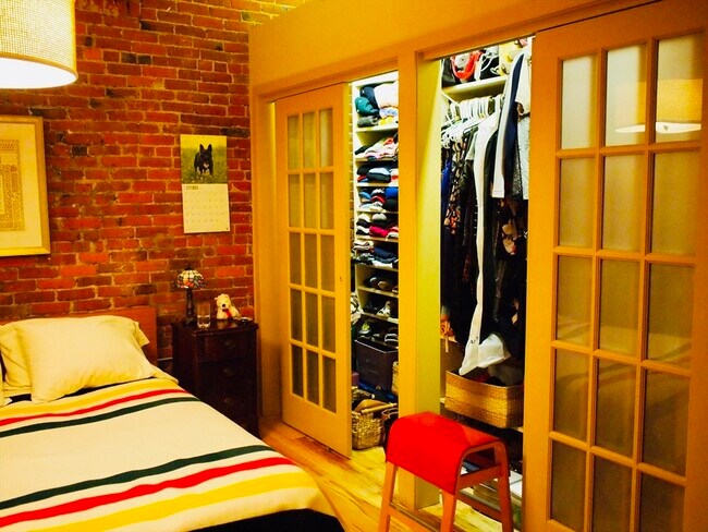 Building Photo - 11-21 Wormwood St