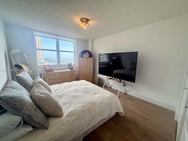 Building Photo - 770 Claughton Island Dr