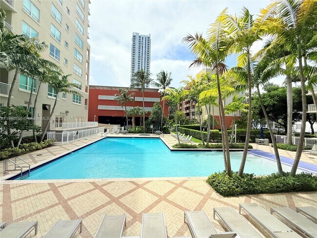 Building Photo - 2000 N Bayshore Dr