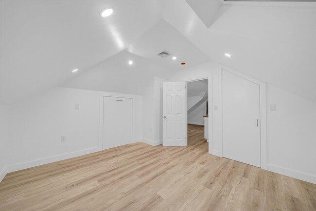 Building Photo - 127 Henry Ave