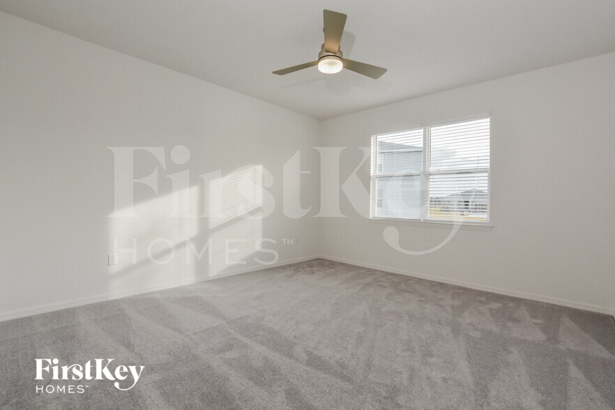 Building Photo - 1215 Ponca Rd