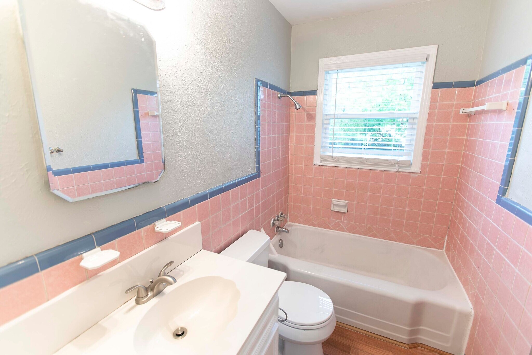 Building Photo - 7459 Mohawk Ave