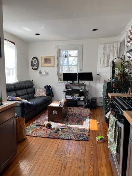 Building Photo - 700 Hinton Ave