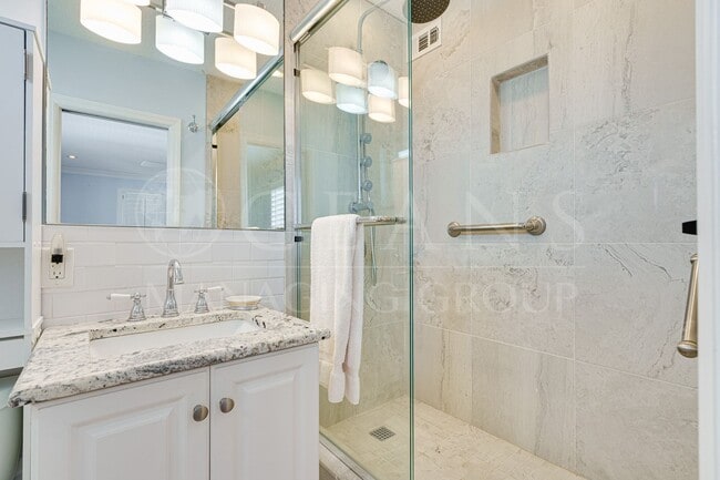 Building Photo - Riverfront Two Bedroom Condo