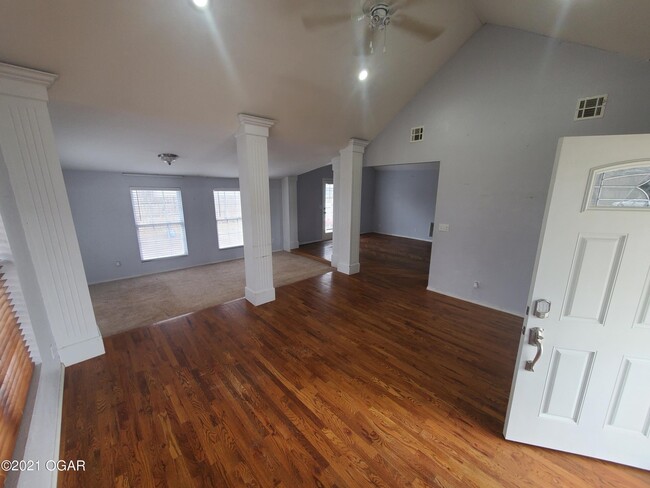 Building Photo - 519 Webb St