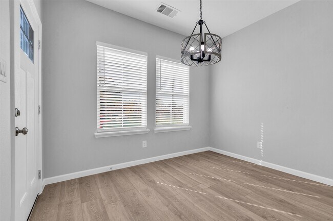 Building Photo - 4905 Paula St