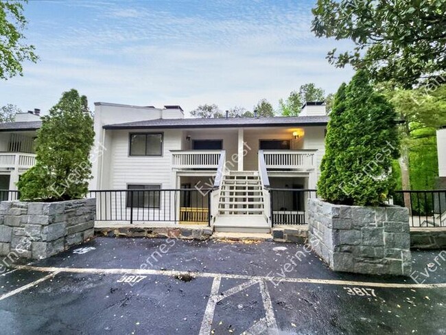 Building Photo - 3815 Paces Ferry W