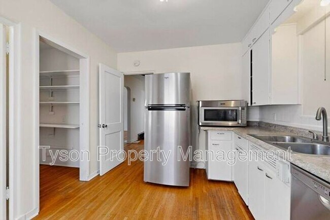 Building Photo - 1028 Princeton Dr NE