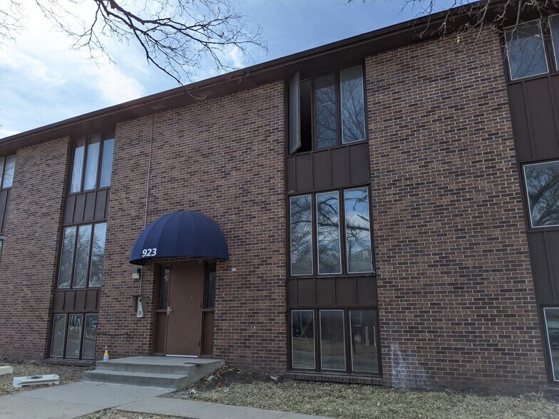 Building Photo - 923 S 10th St