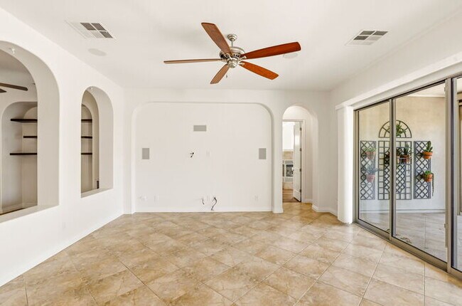 Building Photo - Encanterra Golf Community