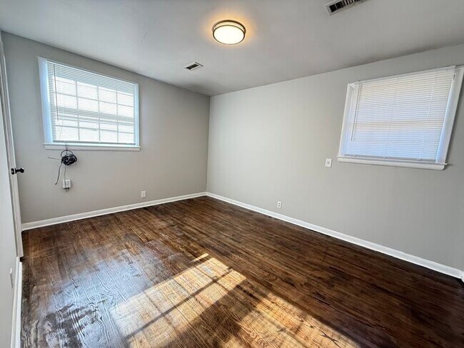 Building Photo - Renovated Multi-Story Brick House in East Nashville - Fenced in Yard