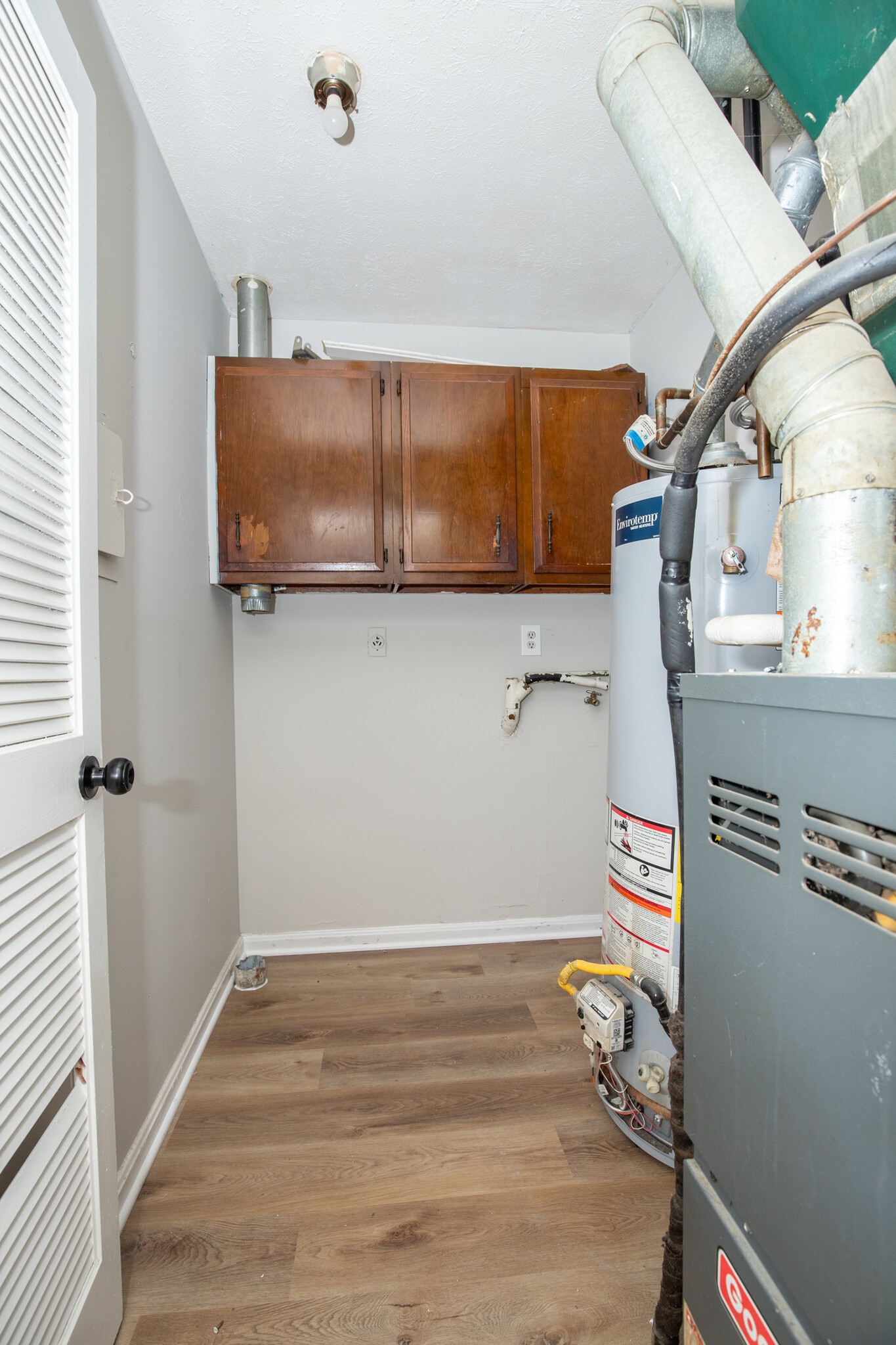 in unit washer + dryer hookups - 7417 Garrison Rd