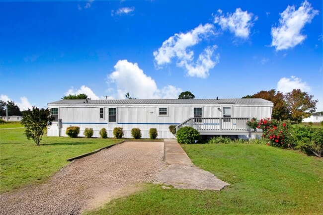 Building Photo - 2379 US Hwy 13 S