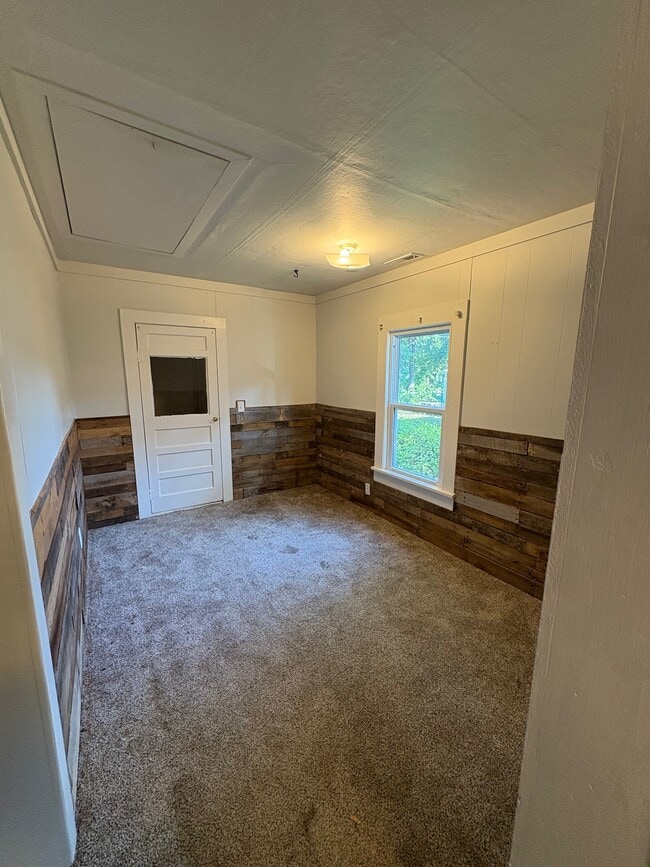 Building Photo - 627 Houser Dr