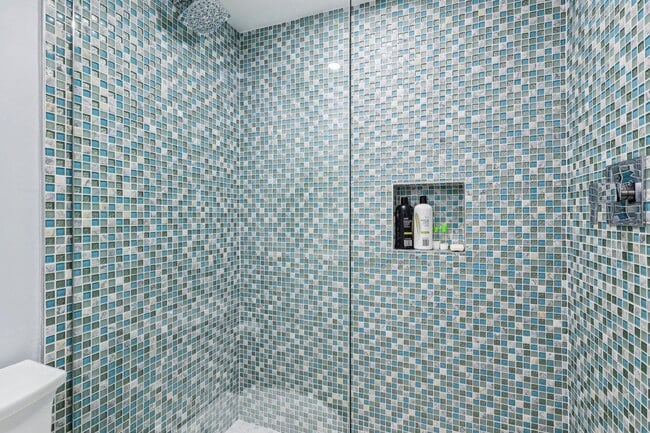 Building Photo - 200 E Royal Palm Rd