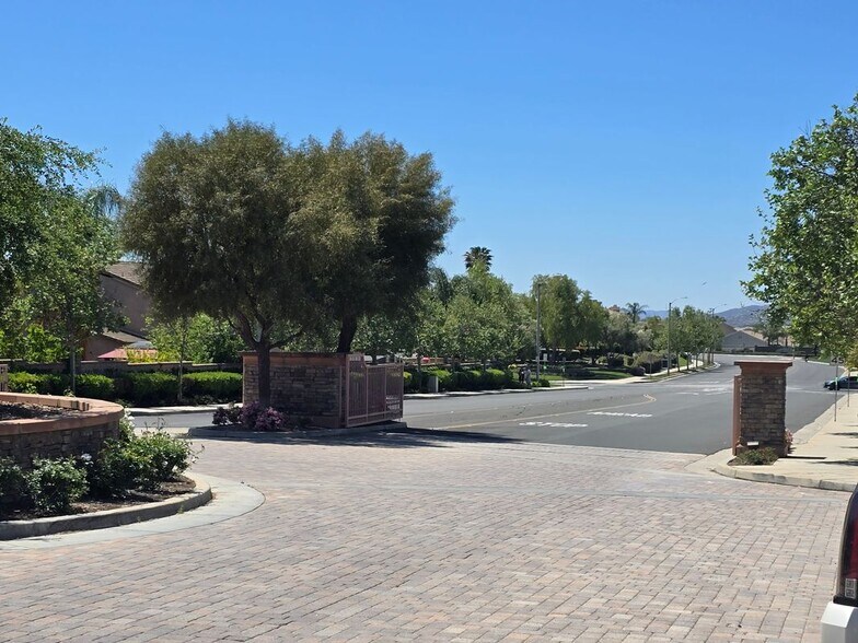 Building Photo - 1482 Peppermint Dr