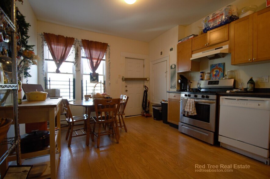 Building Photo - 48 Green St