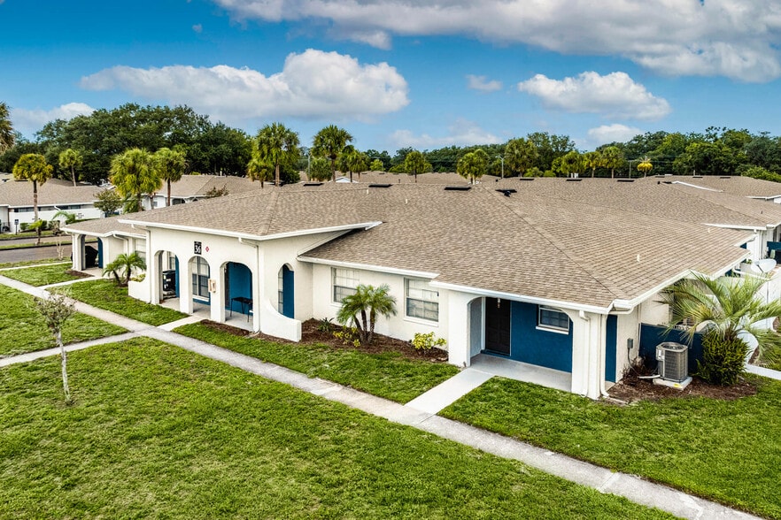 Building Photo - Summit West