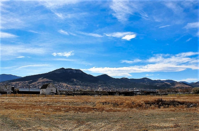 Building Photo - 3830 Green Meadow Dr