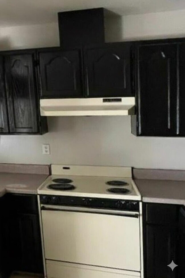 Building Photo - 2906 Flores Ave