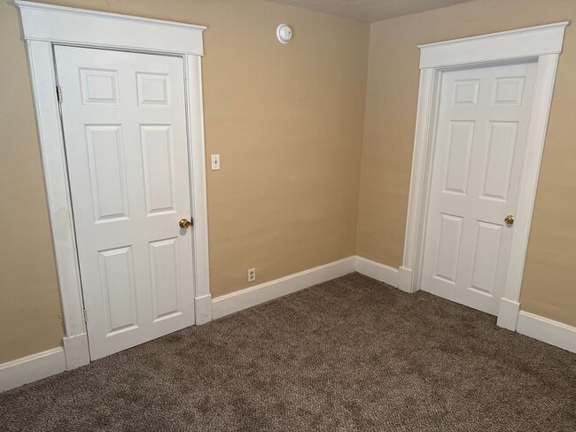 Building Photo - Great 2 Bedroom 1 Bathroom House $750!