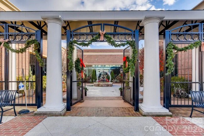 Building Photo - 503 N Church St