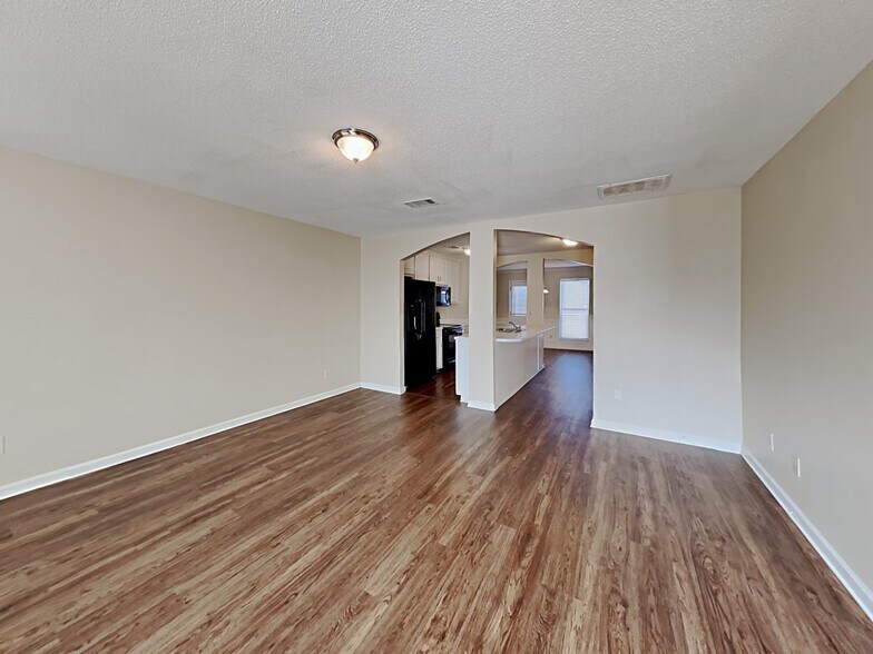 Building Photo - 403 Tina Hely Ct
