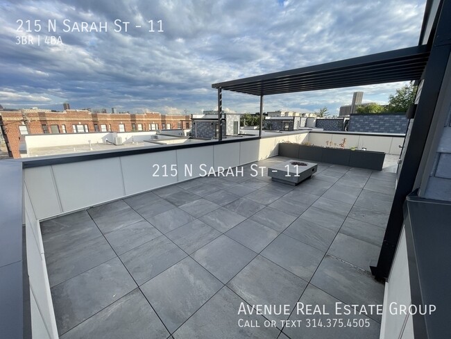 Building Photo - 215 N Sarah St