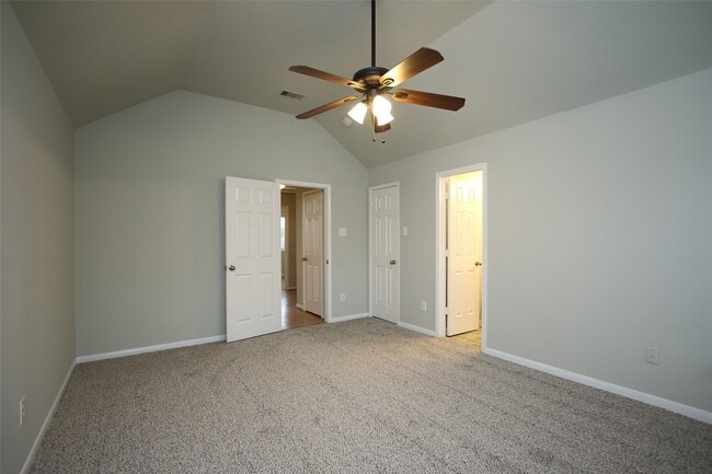 Building Photo - 527 Richcrest Dr
