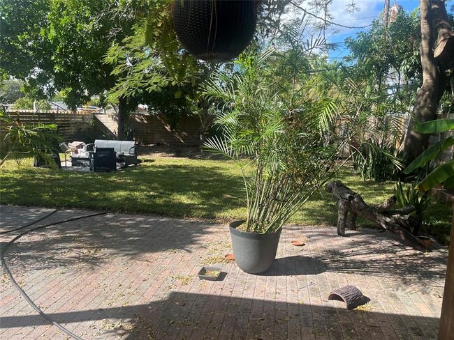 Building Photo - 1517 NW 3rd Ave