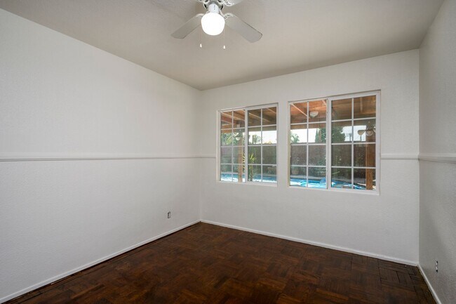 Building Photo - b10436