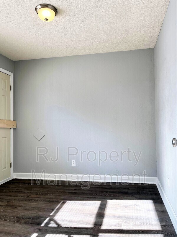 Building Photo - 1435 Court Ave