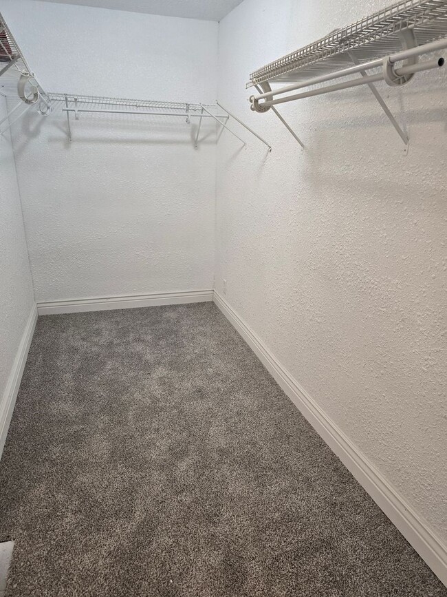 Building Photo - 2 Bedroom 1 Bath $1150.00
