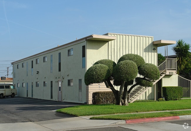 Building Photo - 2133 Elden Ave
