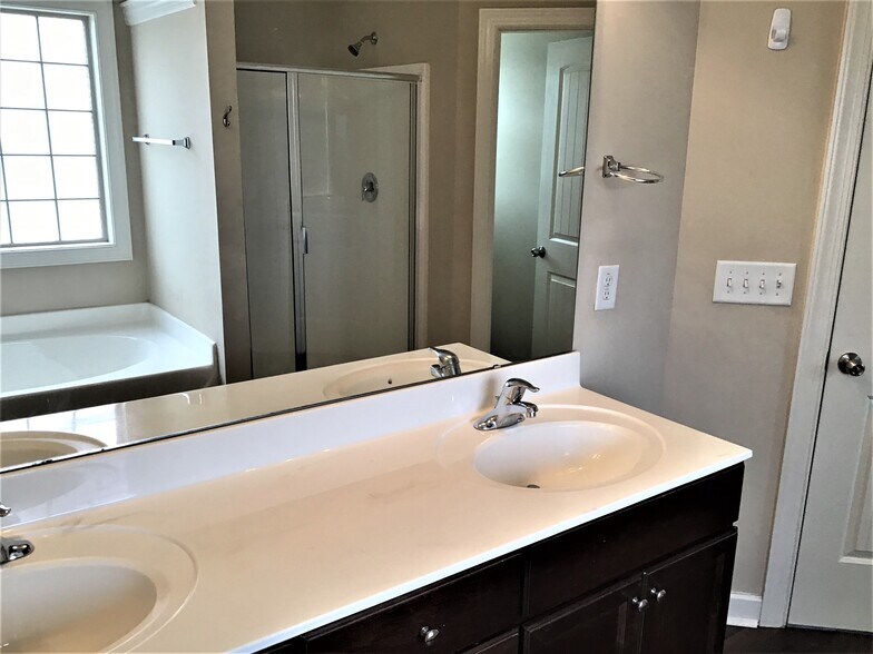 Building Photo - 617 Monterey Pine Dr