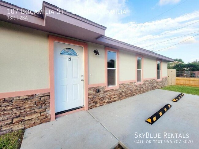 Building Photo - 107 Bogamilia St